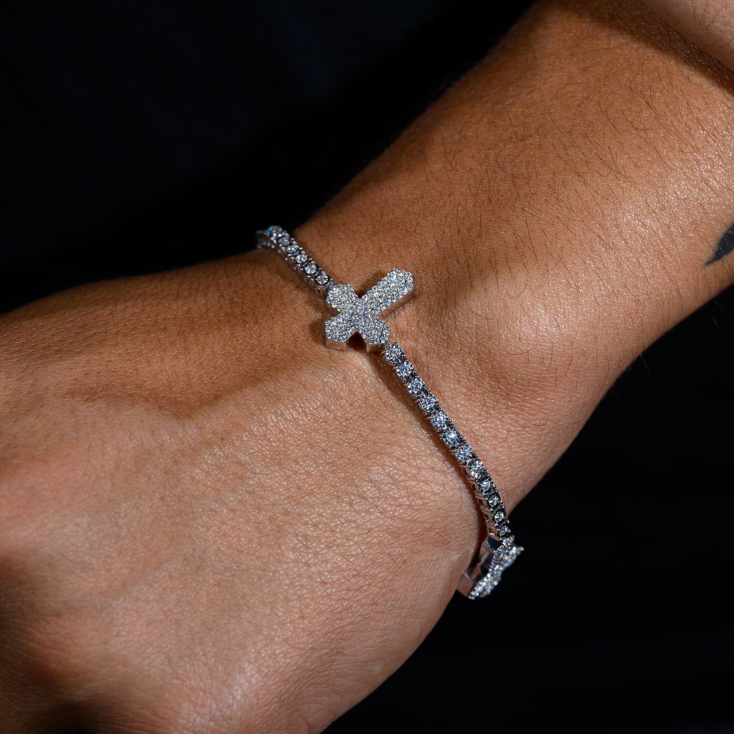 10k White Gold Diamond Cross Bracelet 2.29 ctw